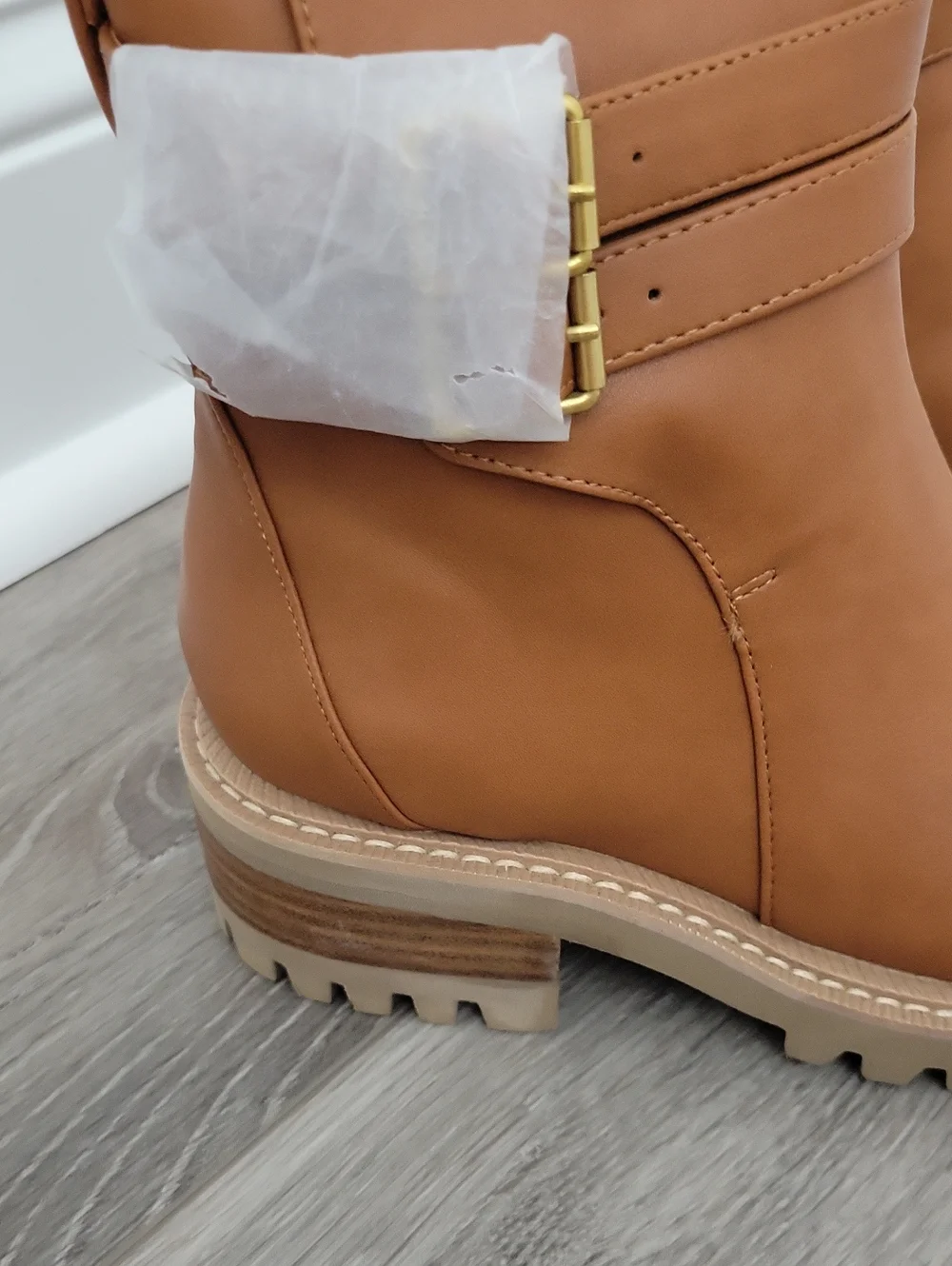 AEROSOLES •upper material